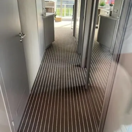 Ботель Luxus Hausboot Mit Jacuzzi