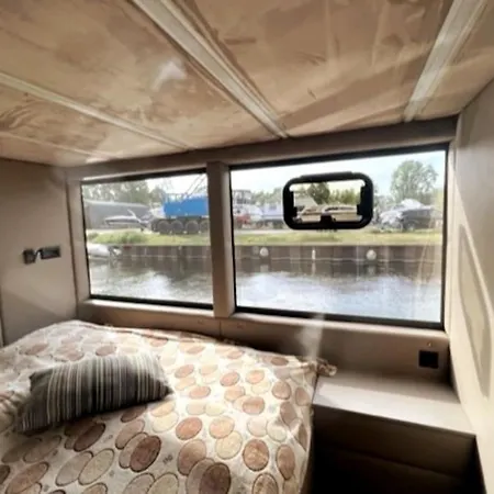 Ботель Luxus Hausboot Mit Jacuzzi