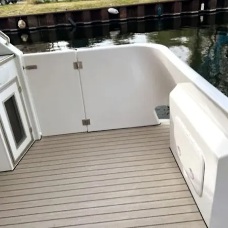 Ботель Luxus Hausboot Mit Jacuzzi *