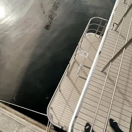 Ботель Luxus Hausboot Mit Jacuzzi Kolonie Zern