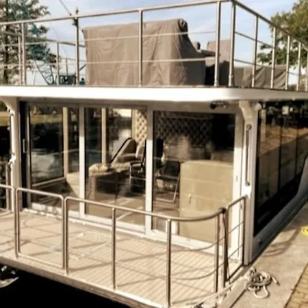 Ботель Luxus Hausboot Mit Jacuzzi *